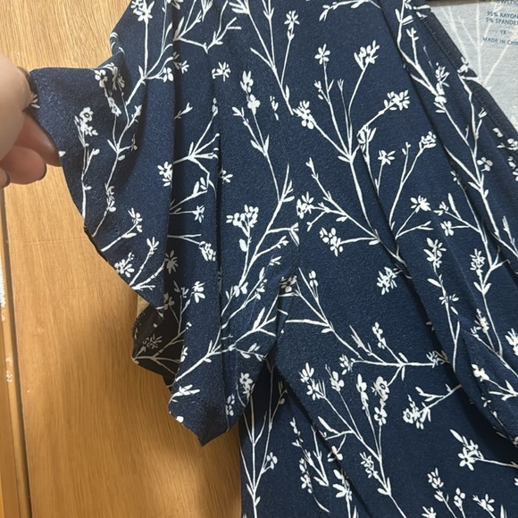 Very Cute Blue Floral Faux Wrap Dress - Picture 5 of 7